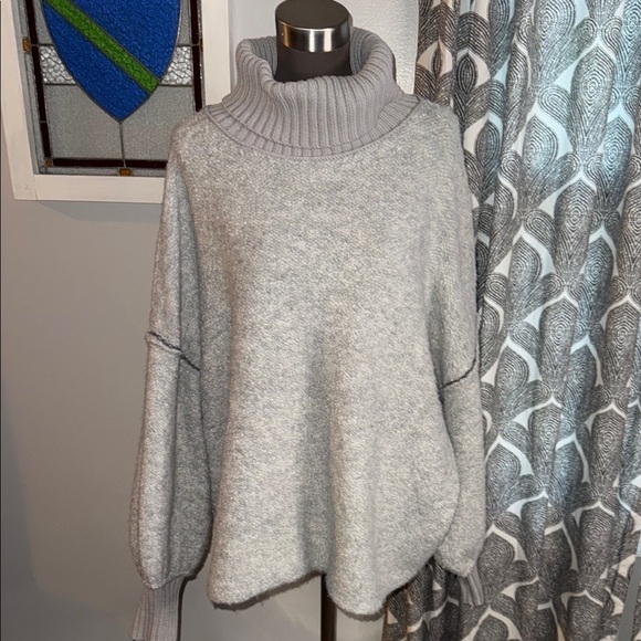 Free People Oversized Milo Tunic Sweater in Heather Grey size medium - Picture 1 of 10